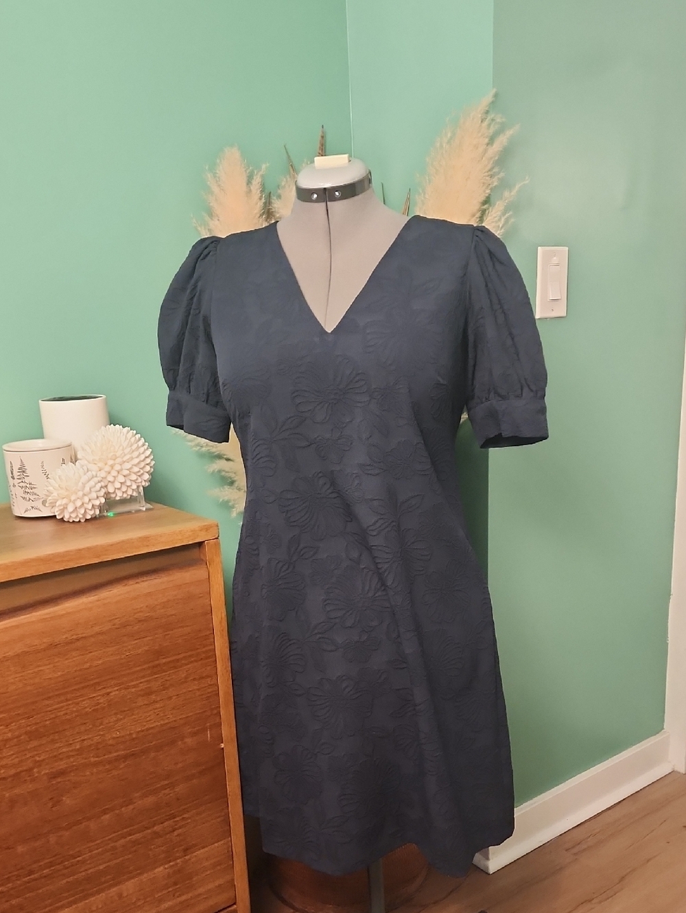 NEW W/ TAGS..Tommy Hilfiger Navy Floral Jacquard V-Neck Puff Sleeve Midi Dress
